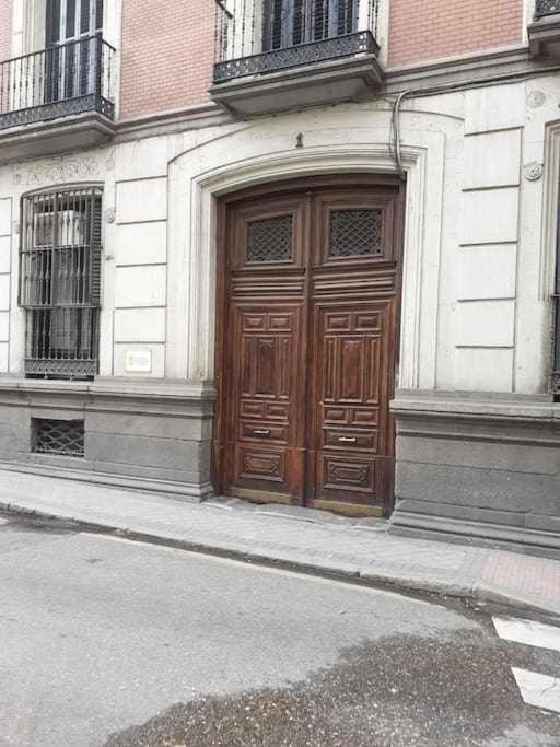 Acogedor Apartamento En Gran Via Madri Exterior foto